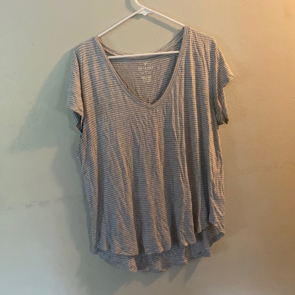 American Eagle gray and white striped V-neck T-shirt XL
